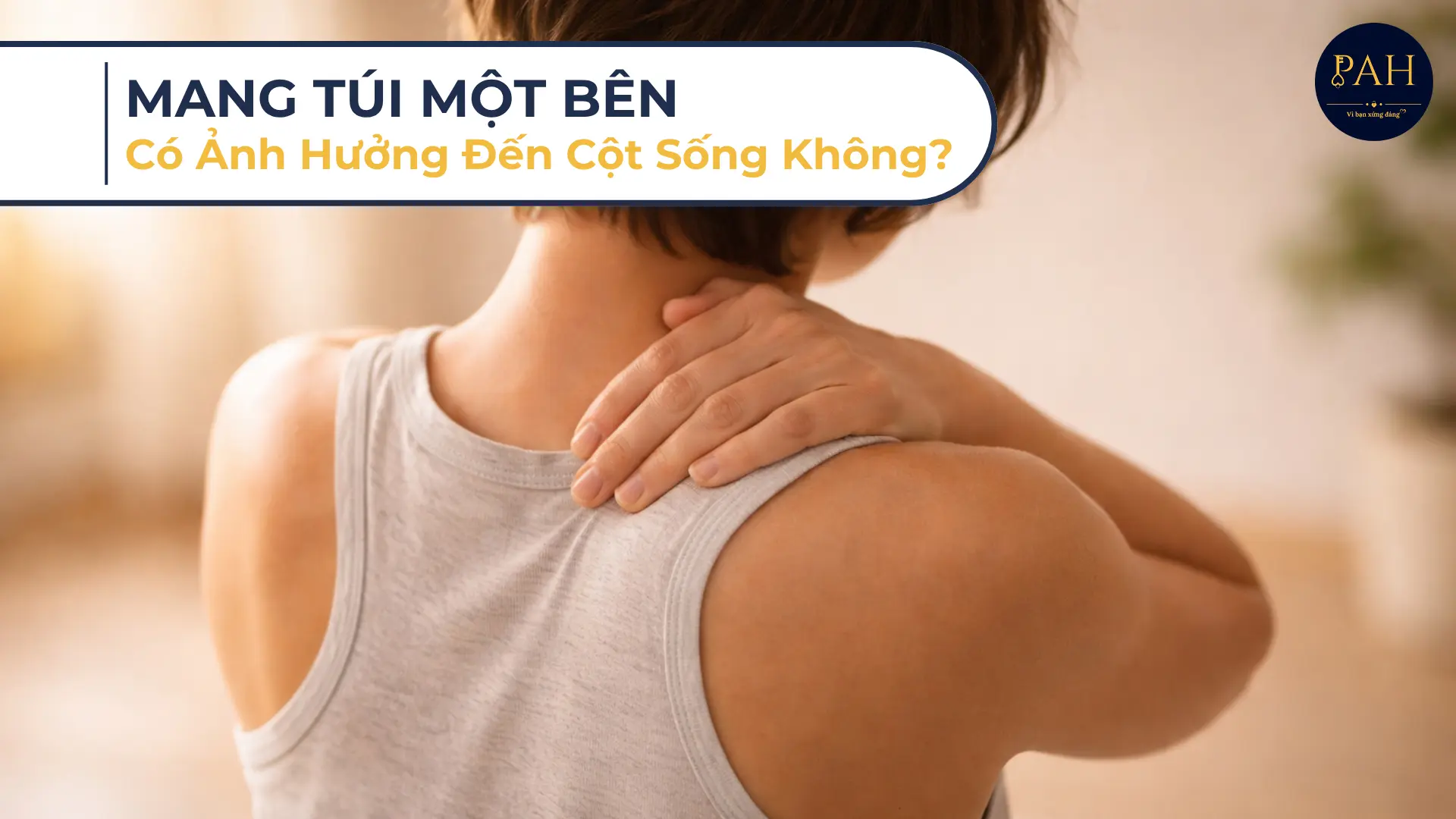 mang túi một bên có ảnh hưởng đến cột sống không